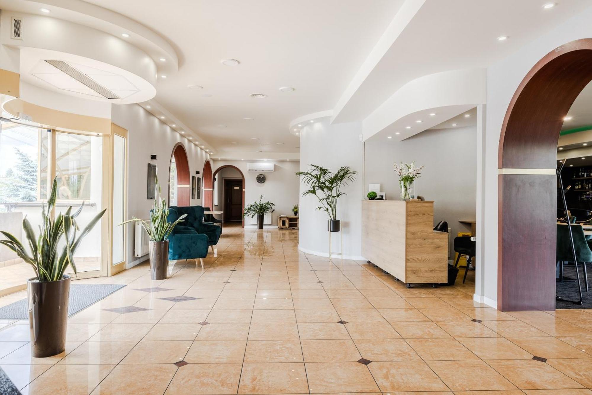 Caro Hotel 3*